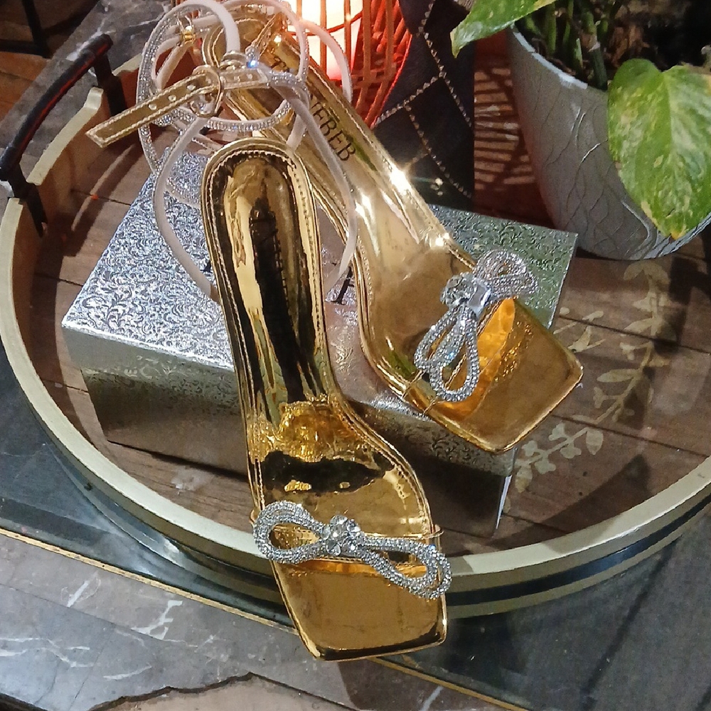 Elegant Gold Women's Heels with Silver Accents